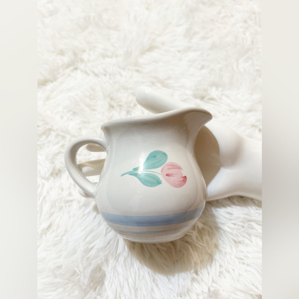 Internacional tableworks stoneware small. Pitcher creamer floral tulipano capri